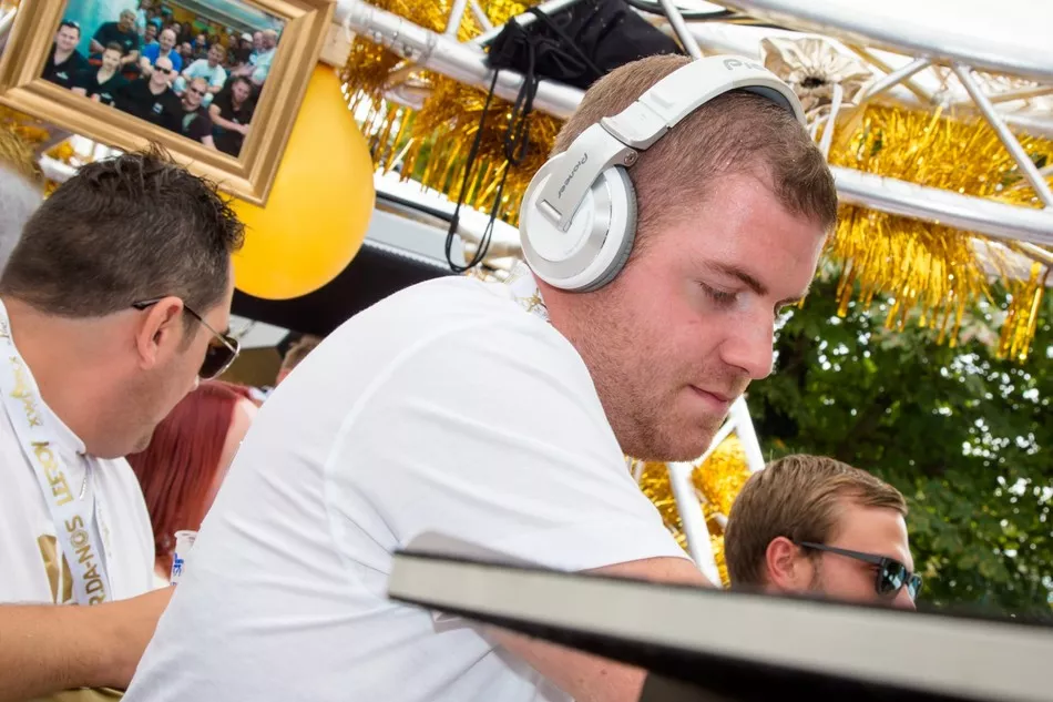 One Nation - Street Parade Lovemobile - Aviion - DJ von XWORKX