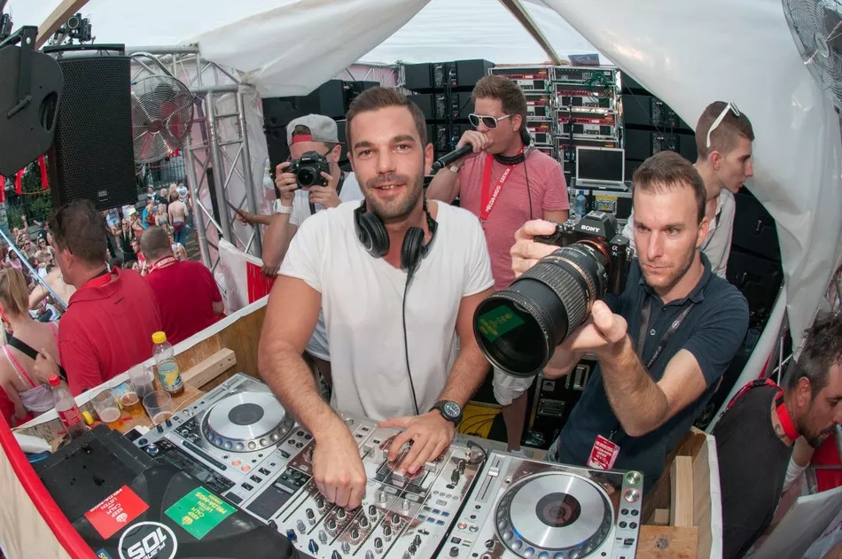 One Nation - Street Parade Lovemobile - Djerem - 2015