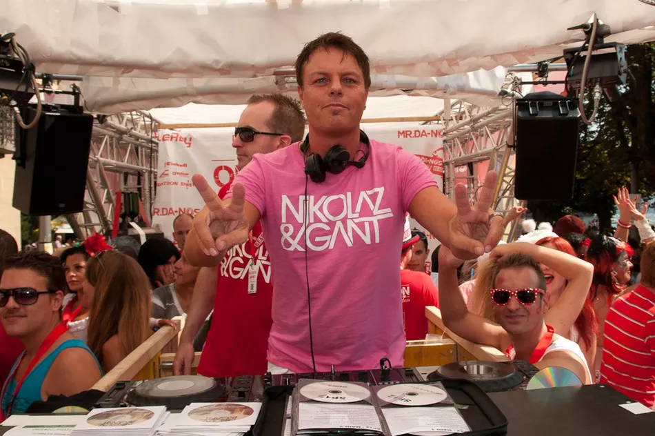 One Nation - Street Parade Lovemobile - Nikolaz - 2012