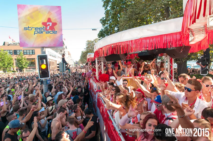 One Nation - Street Parade Lovemobile - Geschichte - 2015